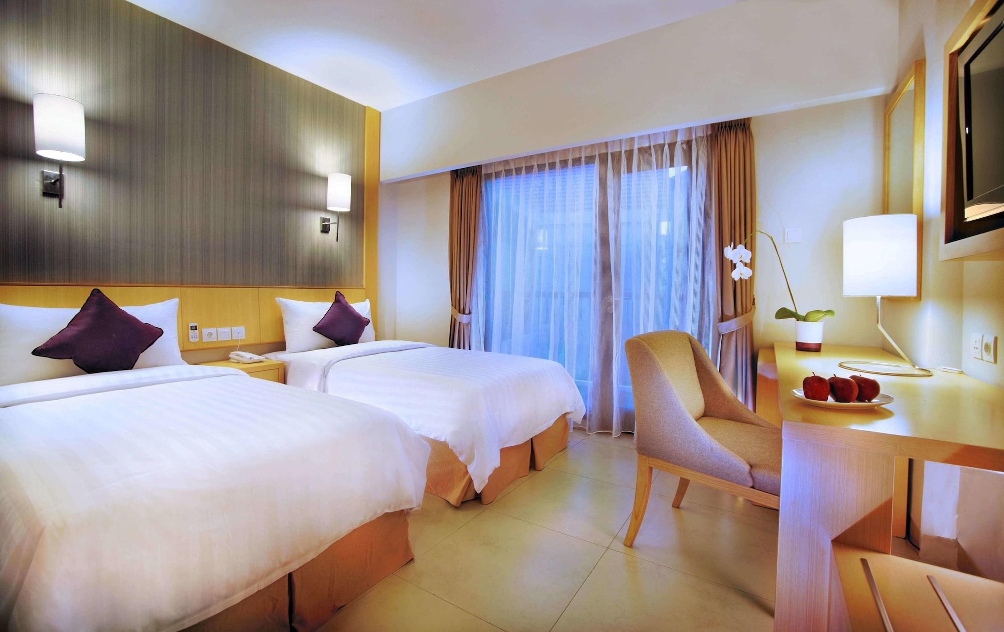 Quest Hotel Kuta By Aston Exteriör bild