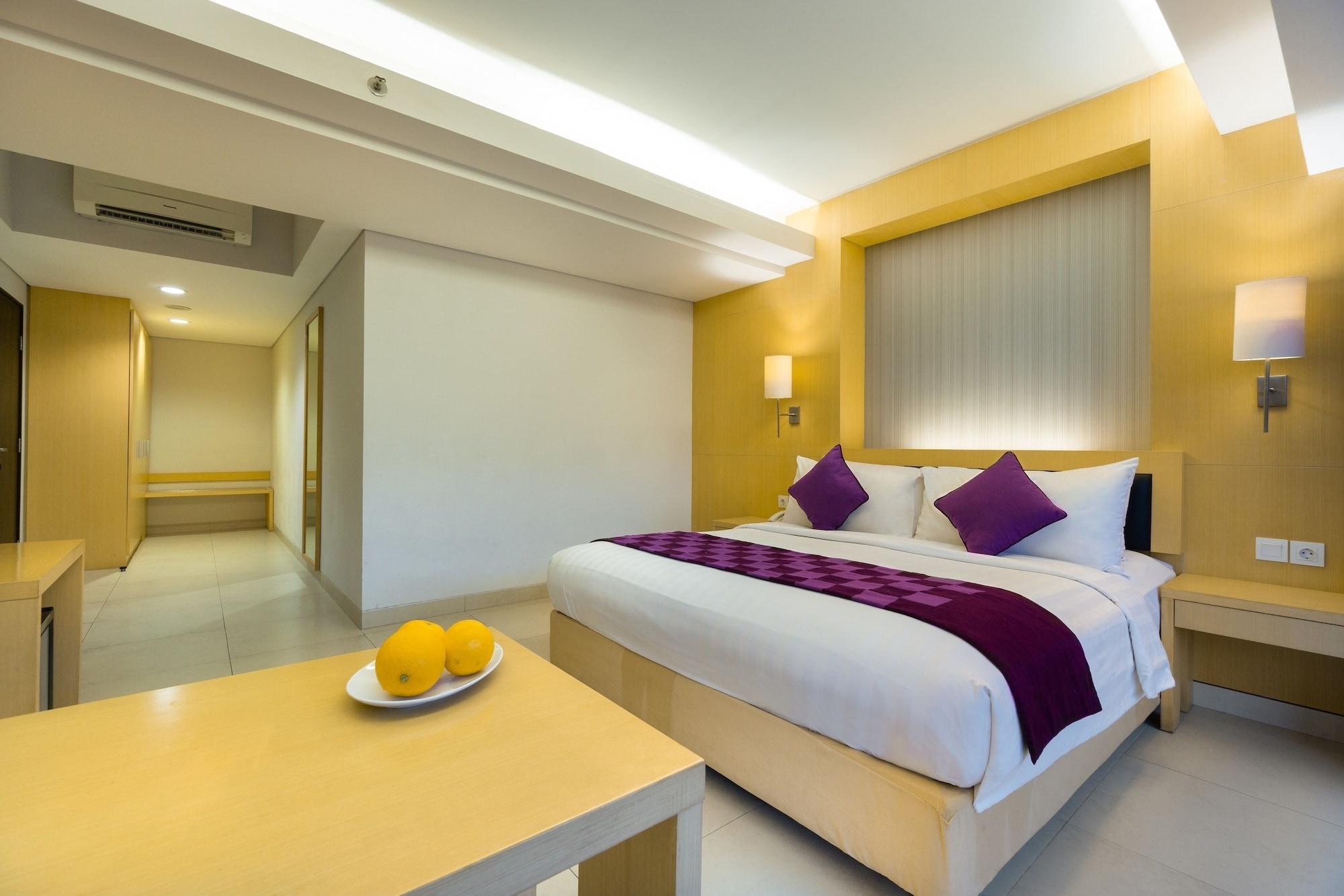 Quest Hotel Kuta By Aston Exteriör bild