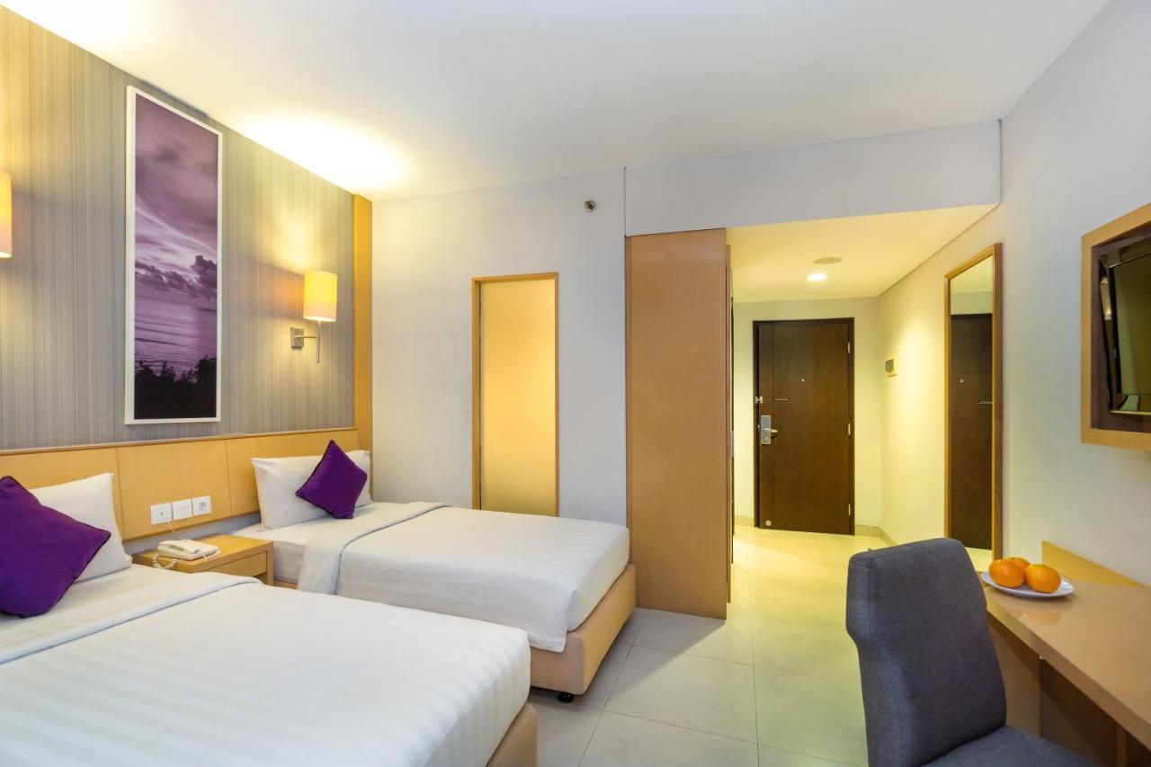 Quest Hotel Kuta By Aston Exteriör bild