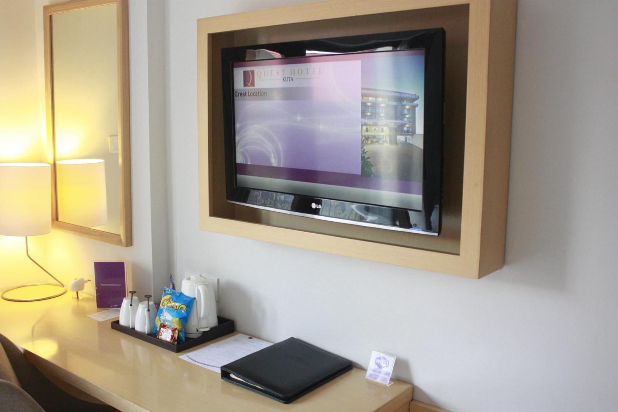 Quest Hotel Kuta By Aston Exteriör bild