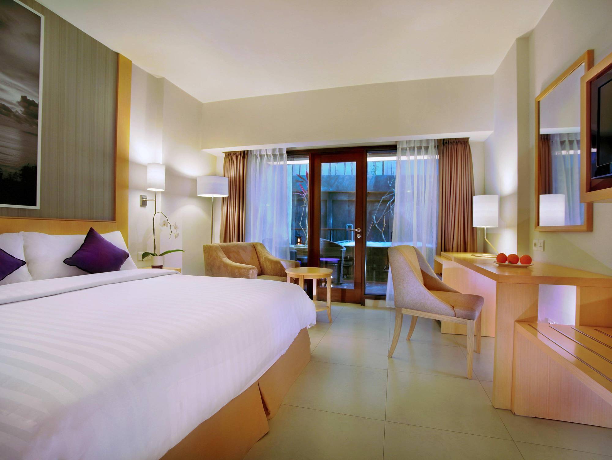Quest Hotel Kuta By Aston Exteriör bild