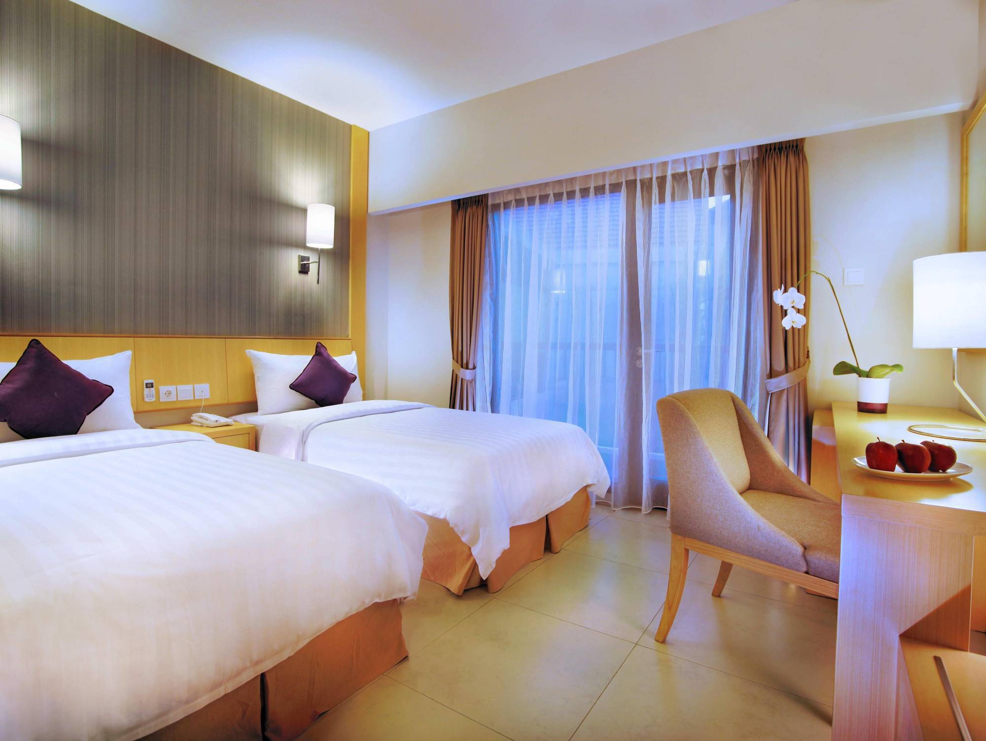 Quest Hotel Kuta By Aston Exteriör bild
