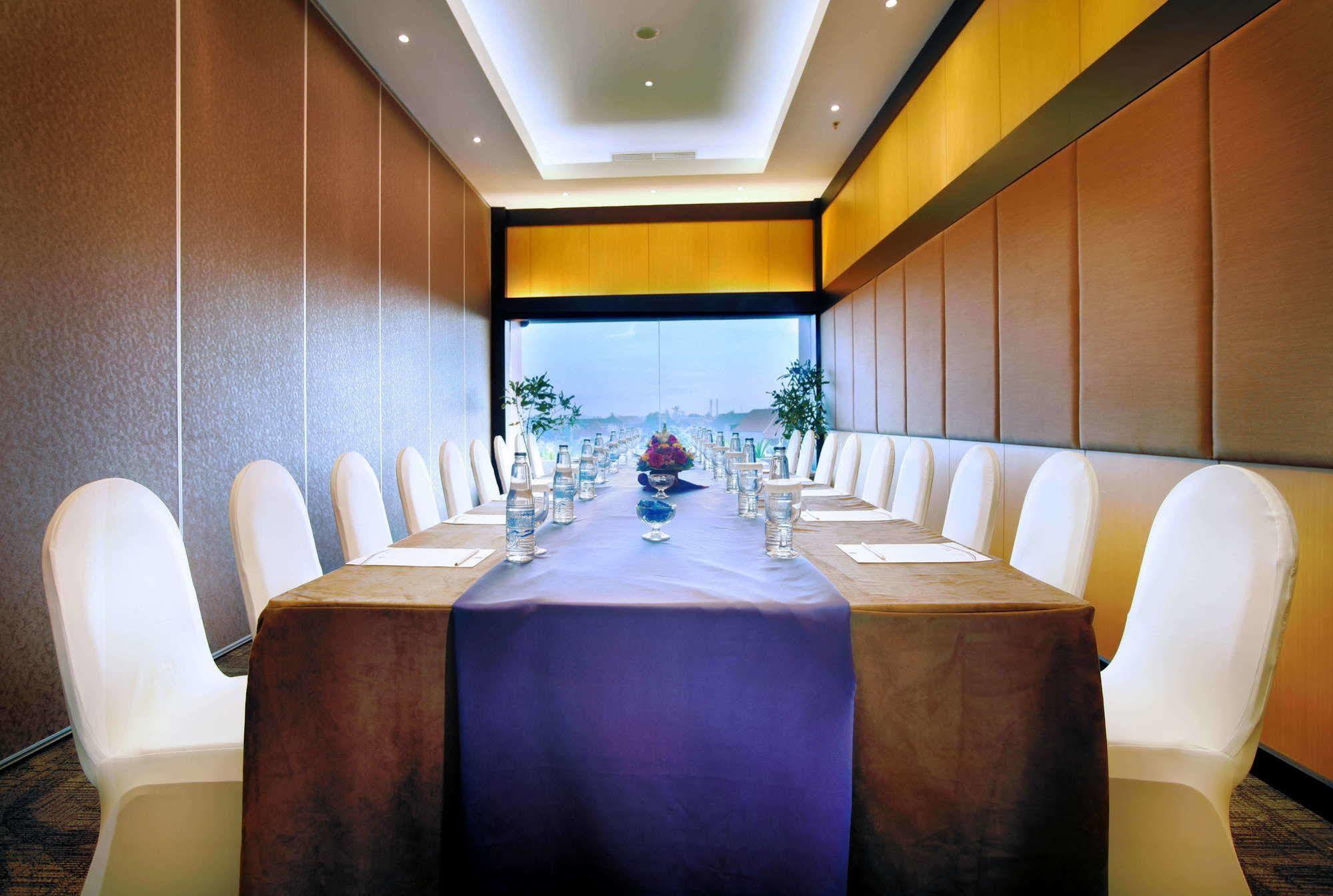Quest Hotel Kuta By Aston Exteriör bild
