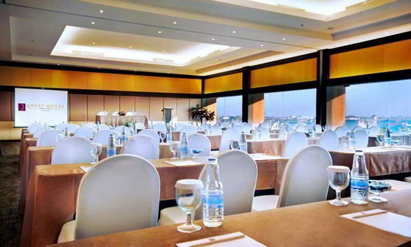 Quest Hotel Kuta By Aston Exteriör bild