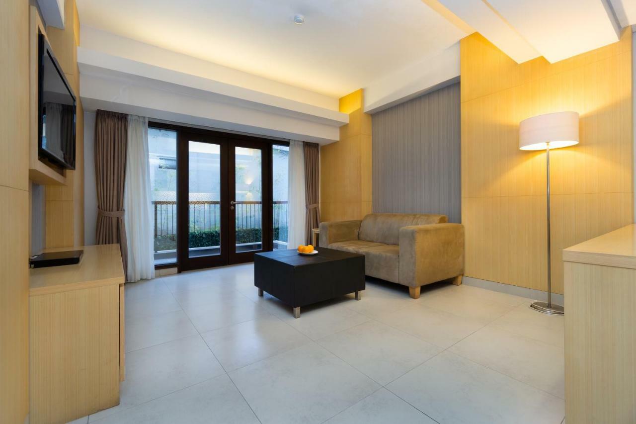 Quest Hotel Kuta By Aston Exteriör bild