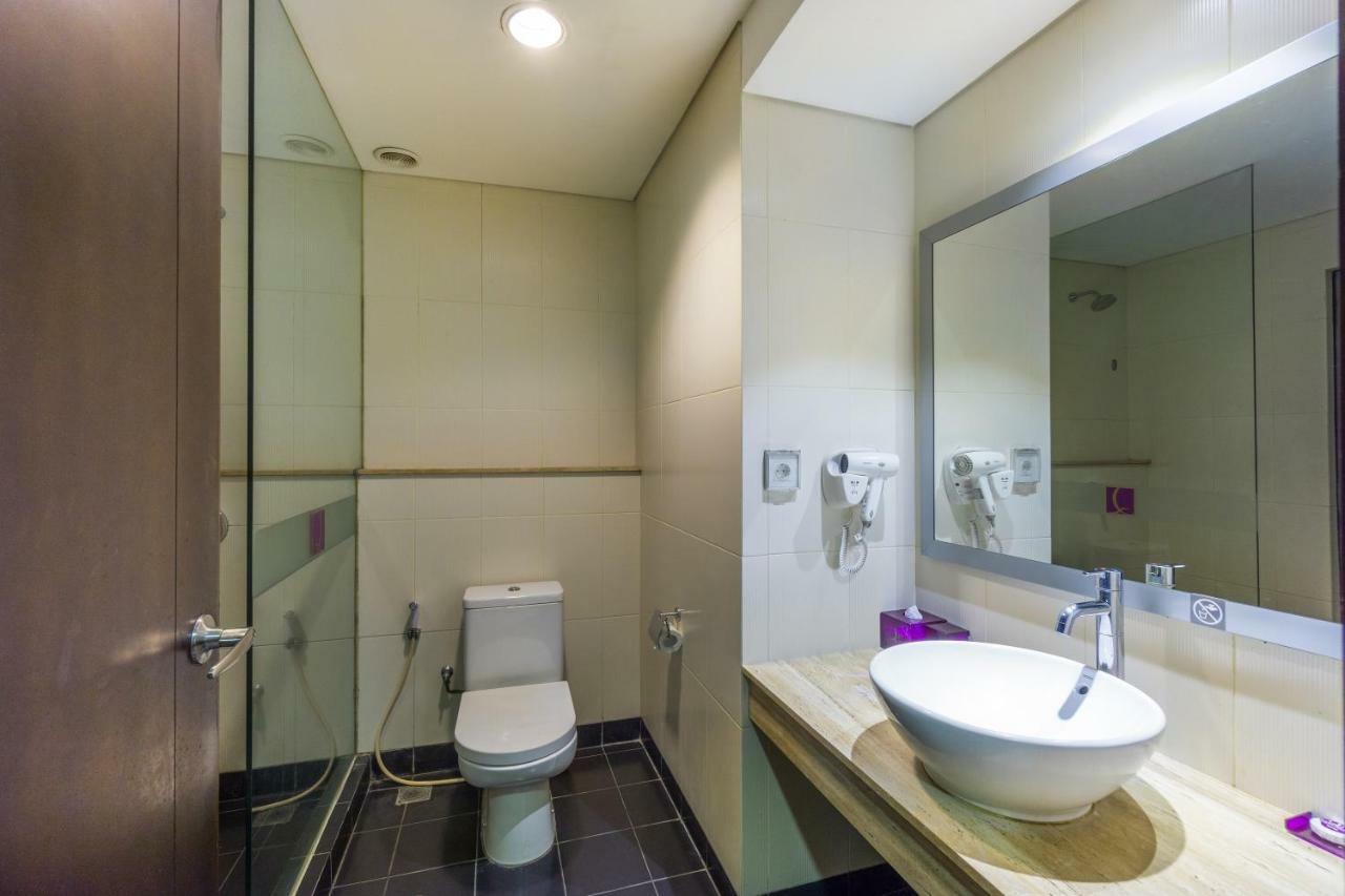 Quest Hotel Kuta By Aston Exteriör bild